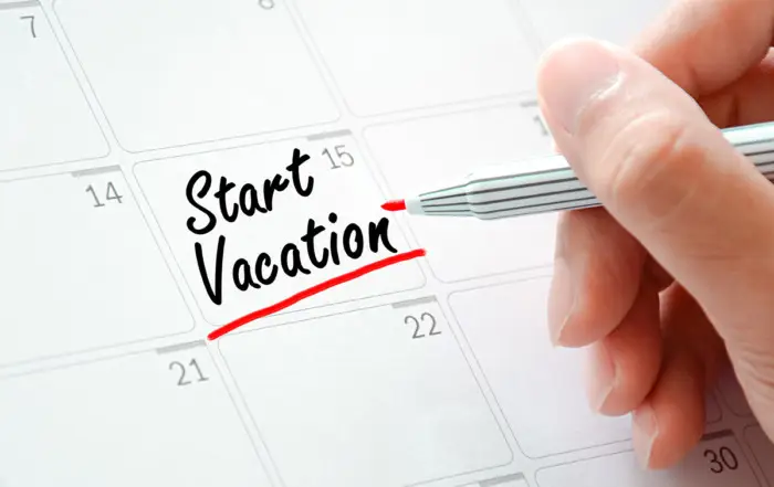 hand writing Start Vacation on a calendar